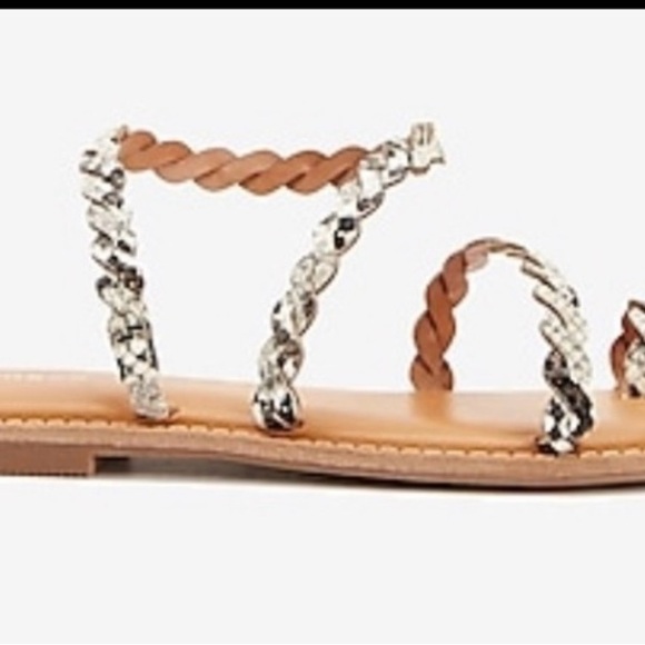 NWT Express Blogger Fav Toe Ring Gold Sandals 6.5 Adorable! - Picture 3 of 3